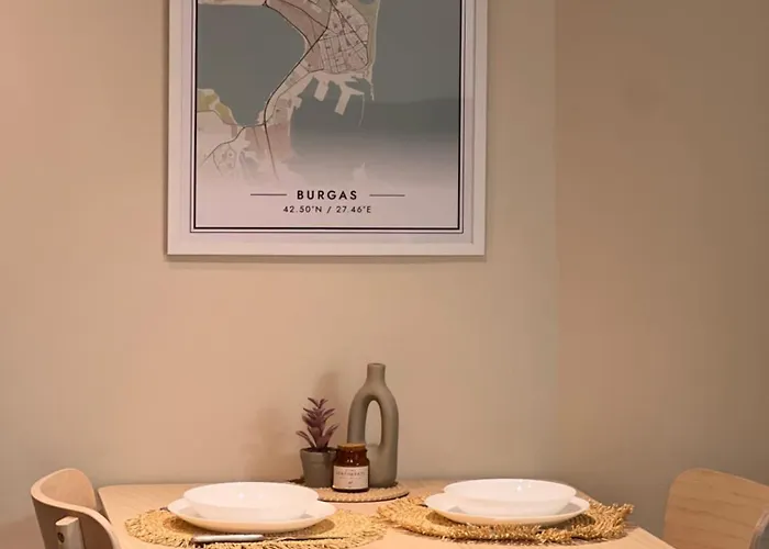 Lazur - 10min Walk To By Bulgarianhomes Apartman *