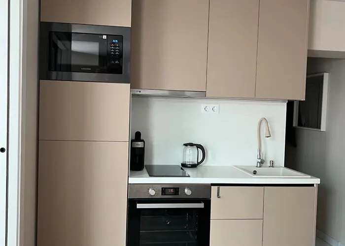 Lazur - 10min Walk To By Bulgarianhomes Lägenhet *