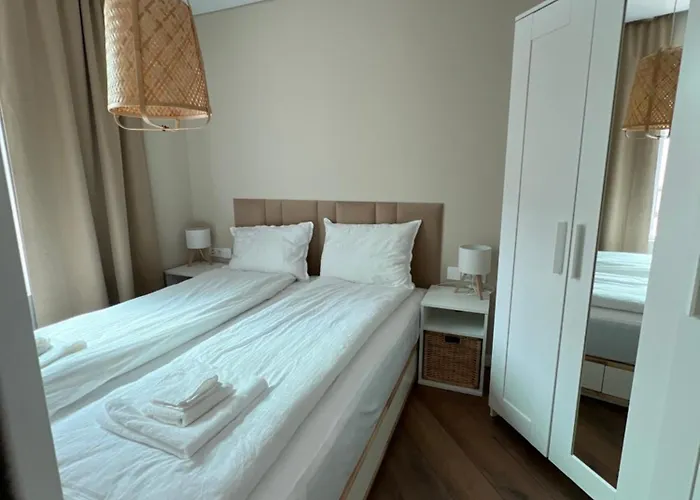 Lägenhet Lazur - 10min Walk To By Bulgarianhomes *