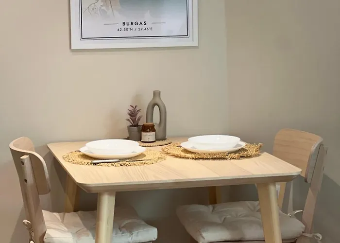 Lägenhet Lazur - 10min Walk To By Bulgarianhomes *