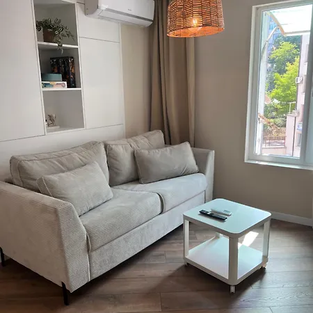 Apartament Lazur - 10min Walk To By Bulgarianhomes Burgas City