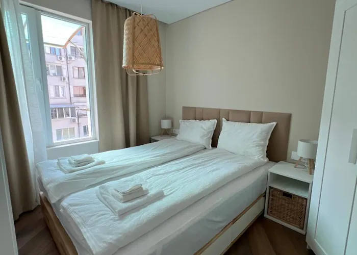 Lazur - 10min Walk To By Bulgarianhomes Apartament